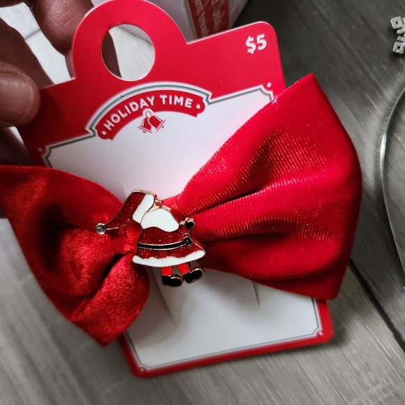 Holiday hair accessories and fuzzy socks  gift bundle - Picture 16 of 16